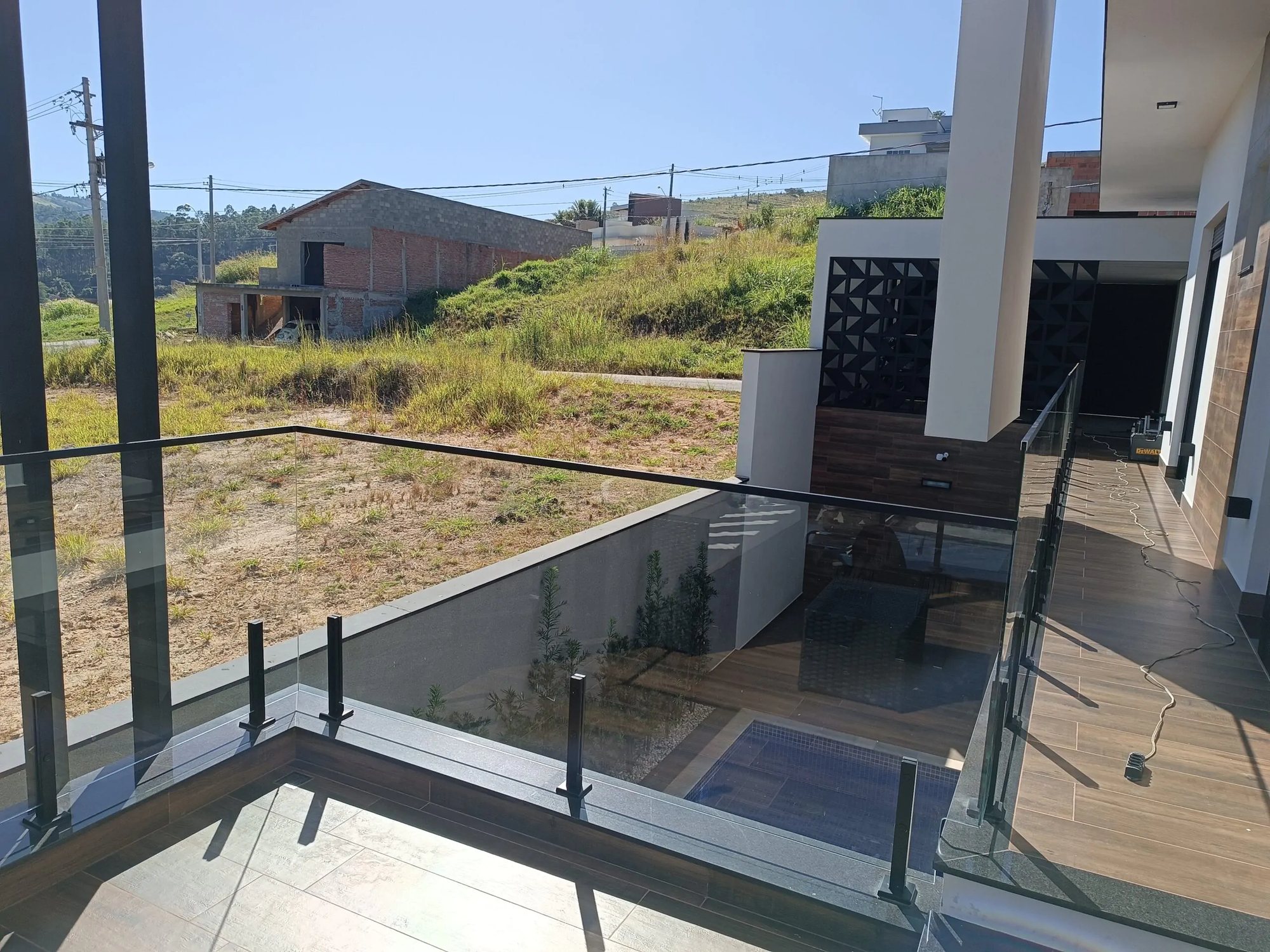 Guarda-corpo de vidro em obra da Perffec