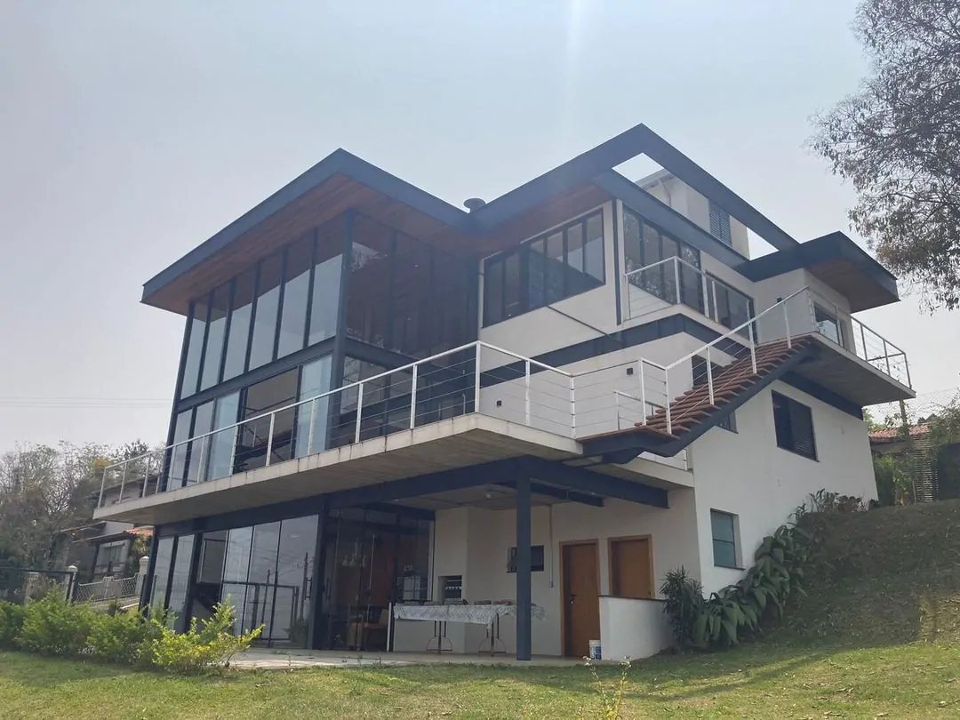 Guarda-corpo em vidro laminado instalado pela Perffec