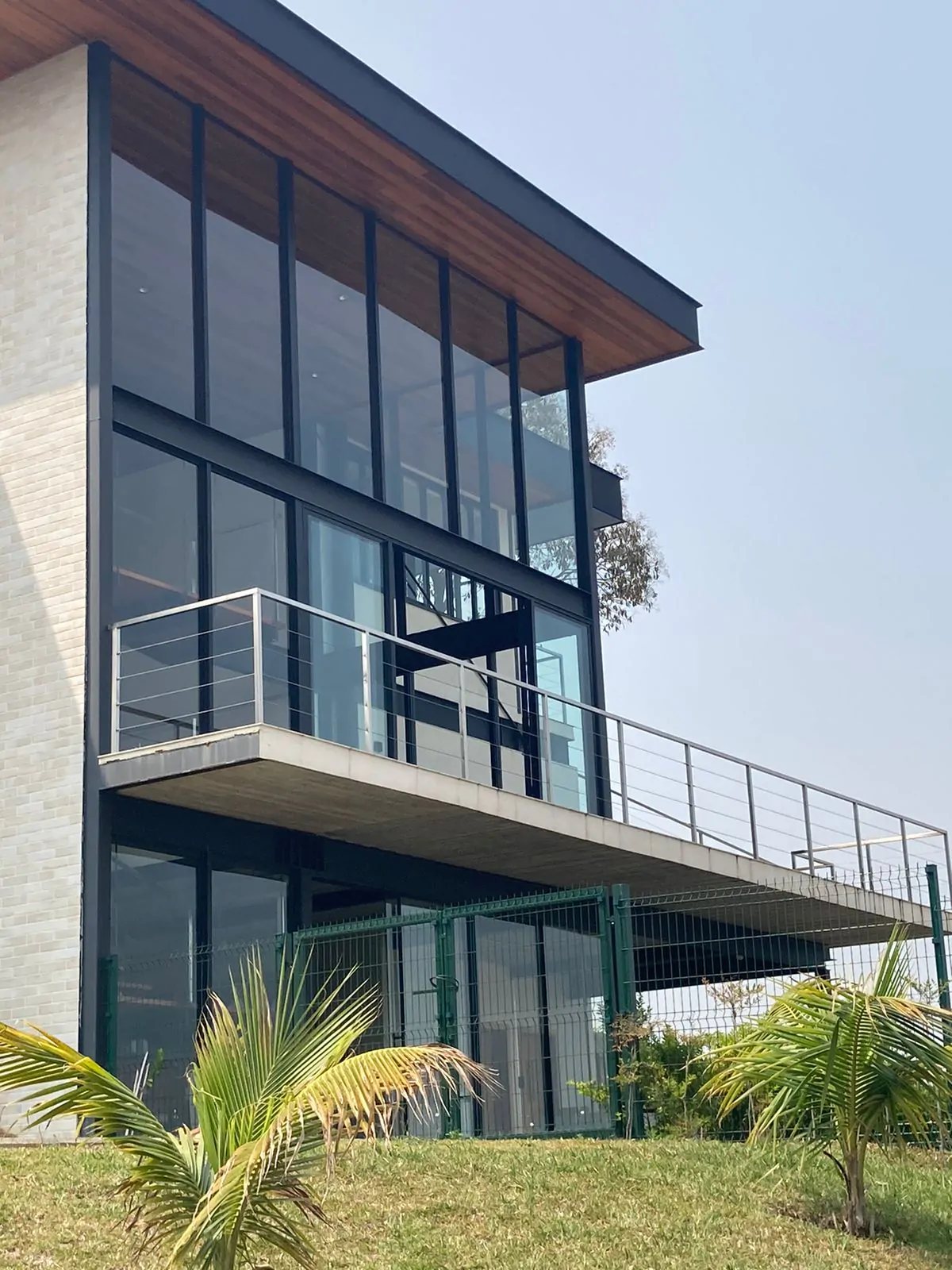Guarda-corpo de vidro laminado conforme norma
